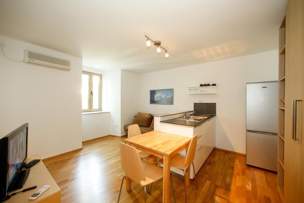 Apartments Harbour セニ 部屋 写真